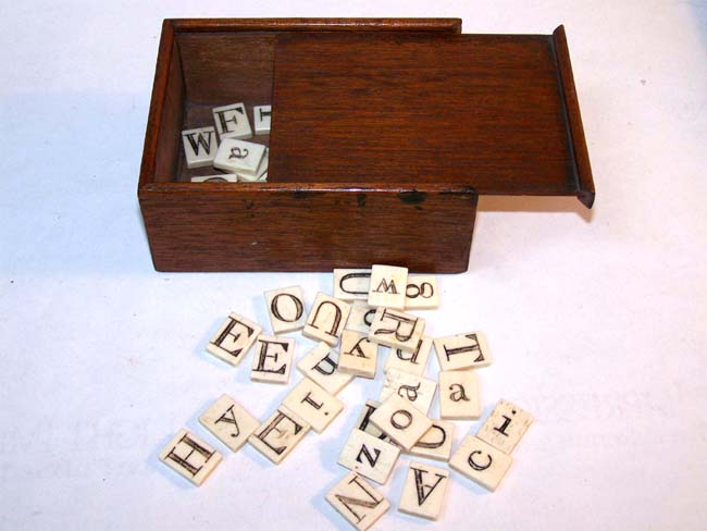 A Good set of 19th century Ivory Alphabets (90 pieces) circa 1830-1850 — image 2